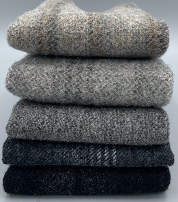 Wool Bundle Gray Dark