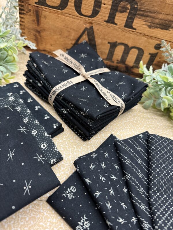 Blackbirds Nest Black Fat Quarter Bundle