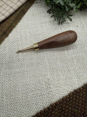 Thumbhold Hook Walnut