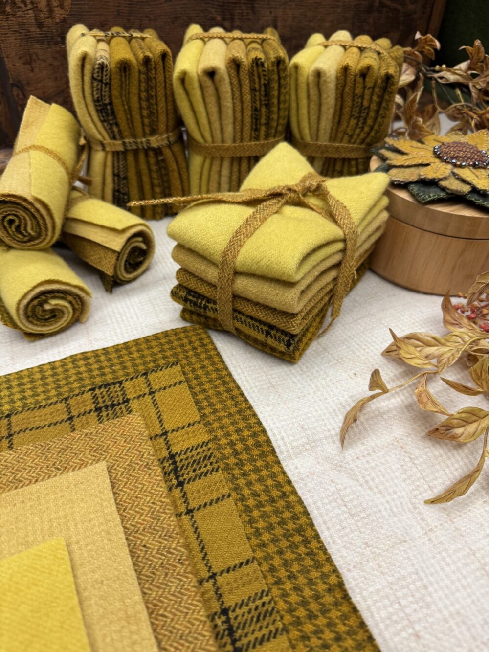 Wool Charms Gold - Image 2